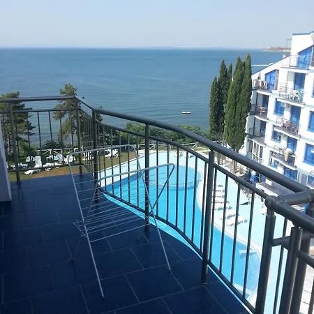 Blue Bay Palace Complex 2* بوموري