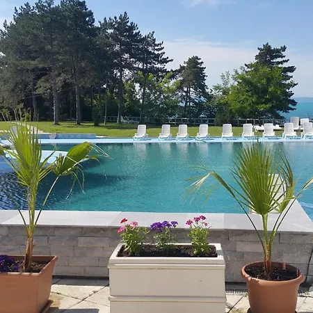 Blue Bay Palace Complex Aparthotel 2*